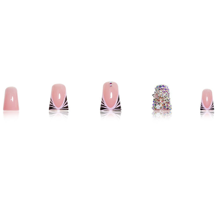 Glamouröse Nagelkunstverlängerungen mit Strassakzenten Karnz