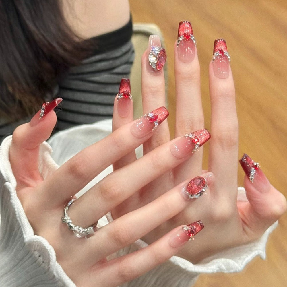 Glamouröse Kunstnägel mit Funkelnden Strass-Applikationen Karnz