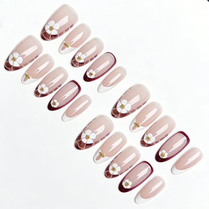 Elegante florale Design Press-On-Nagelverzierung Karnz