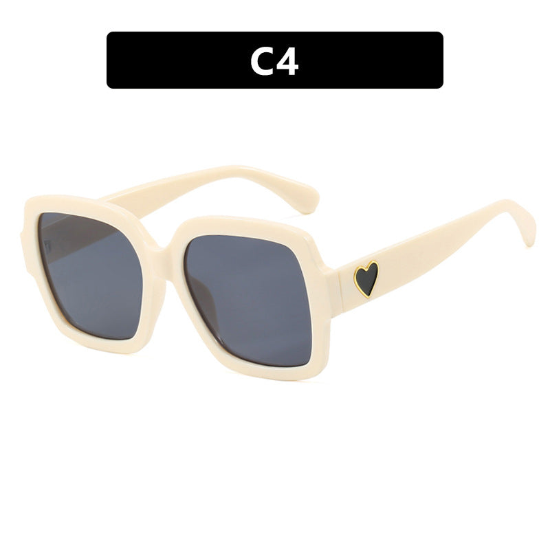 Damen quadratische Sonnenbrille mit verspieltem Herzdetail Karnz