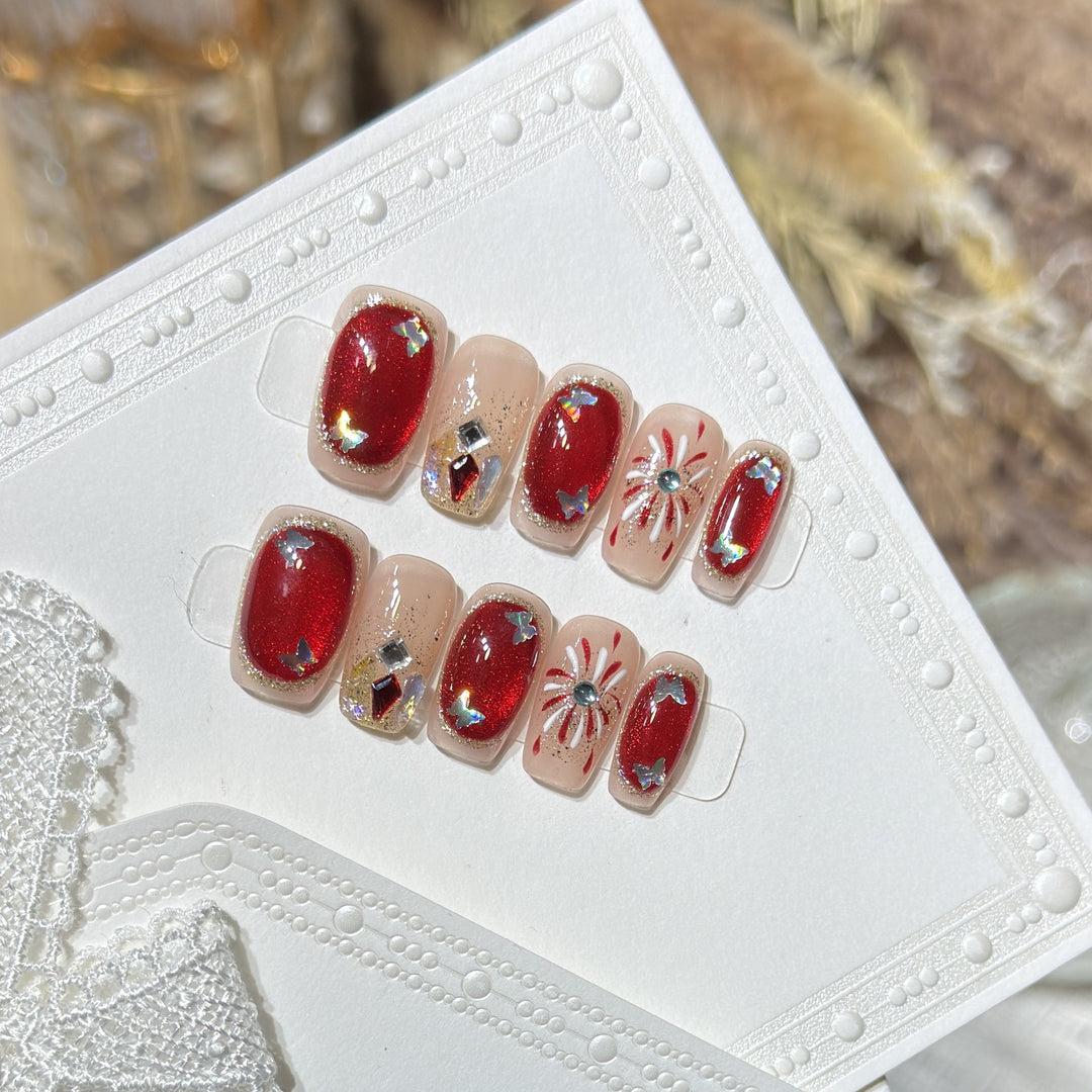 Künstlerisches Press-On Nail Set mit Glitzer und Sternelementen Karnz