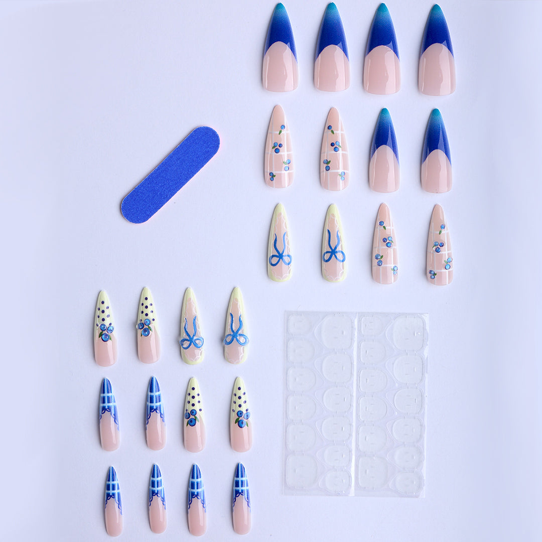 Kunstfingernägel mit Verspieltem Design und Eleganten Akzenten Karnz