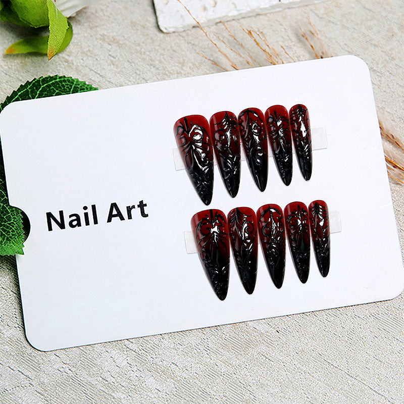 Kunstnägel mit elegantem Gothic-Muster Karnz