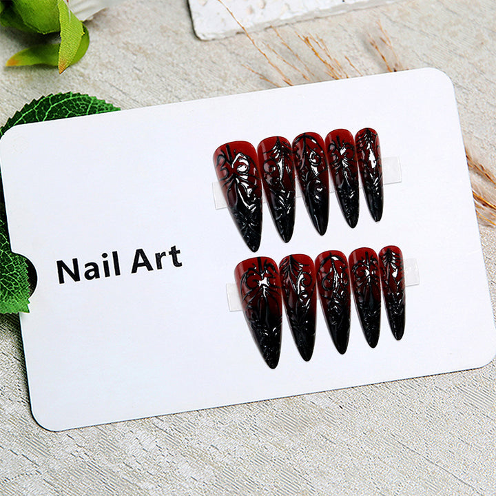 Kunstnägel mit elegantem Gothic-Muster Karnz