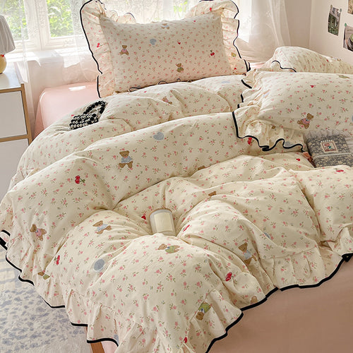 Rüschente Baumwollmischung Bettbezug Set mit Mini Blüten- & Teddy-Motiv und Pipingskante