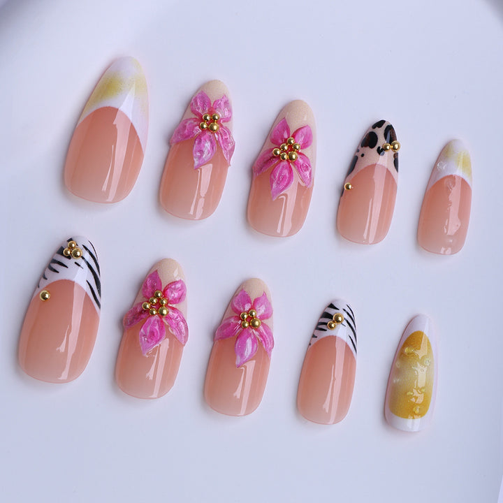 Kunstvolle Fingernägel mit Blumigen und Tierischen Designs Karnz