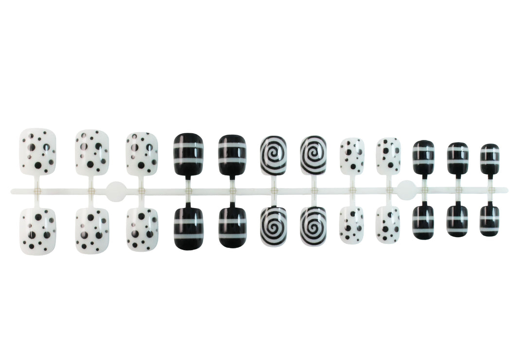 Kunstnagelset mit kreativen Schwarz-Weiß-Designs Karnz
