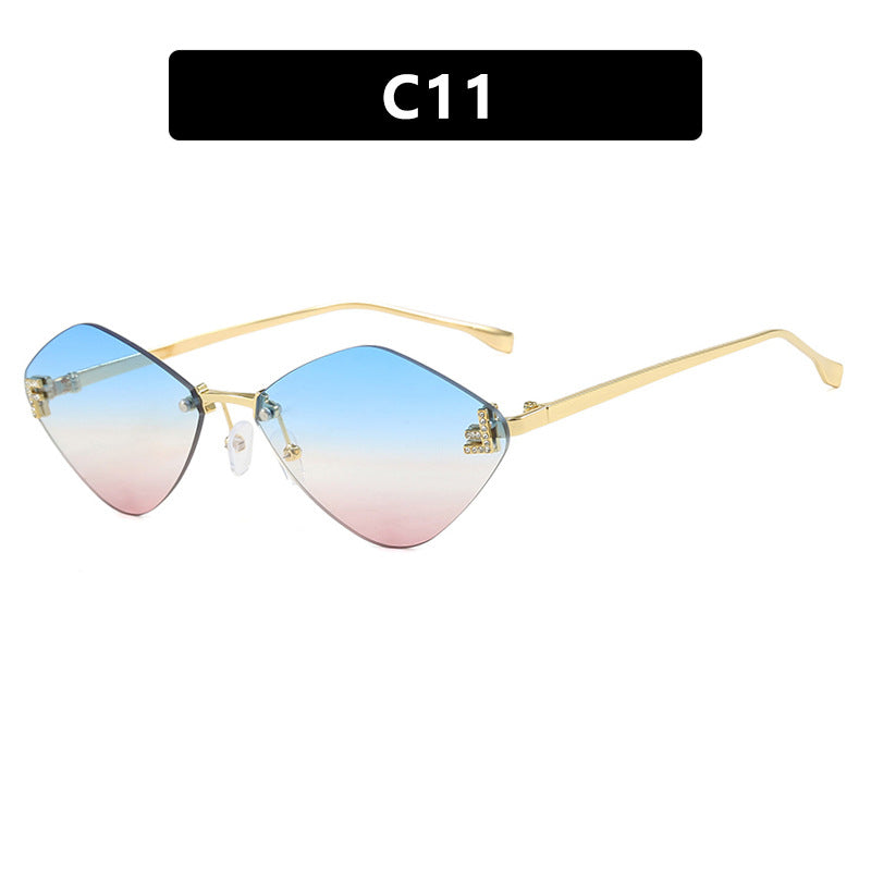 Damen geometrische Sonnenbrille im extravaganten Design mit gradienten Gläsern Karnz