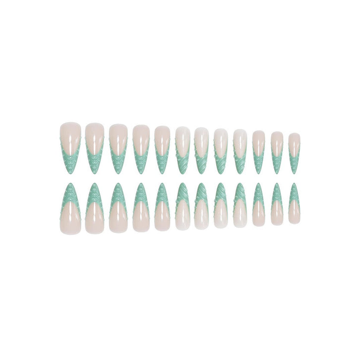 Künstlerisches Stiletto Press-On Nageldesign mit 3D Muschelakzenten Karnz