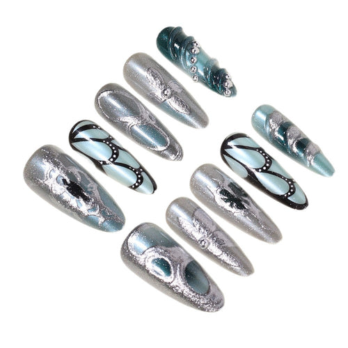 Künstlerische Nagelkunst Karnz