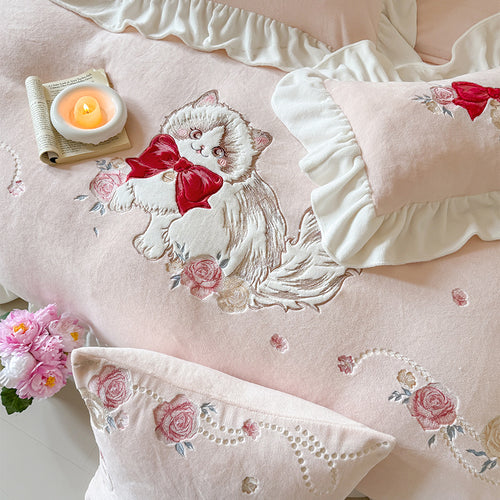 Falten Baumwollsatin Bettbezug Set mit besticktem Kätzchen- & Rosenmotiv