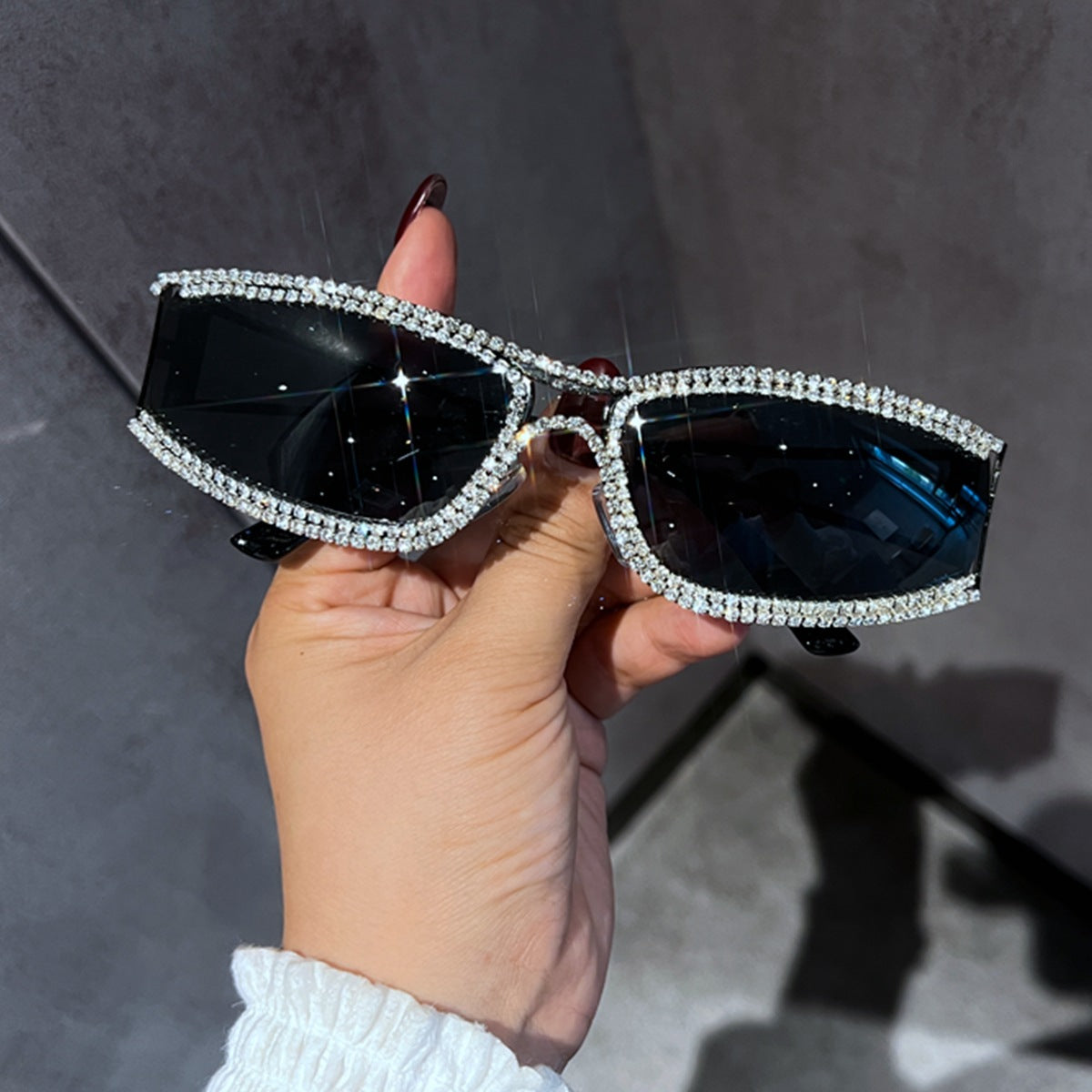 Damen Glamouröse Vintage-Sonnenbrille mit Strassbesatz Karnz