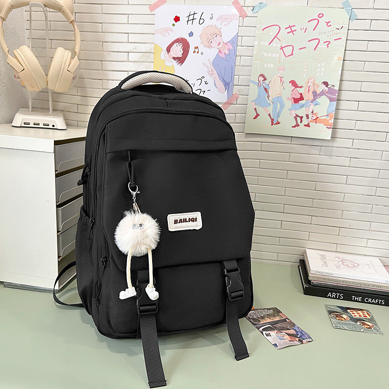 Stylische Multi-Funktions-Rucksack mit dekorativen Merkmalen Karnz