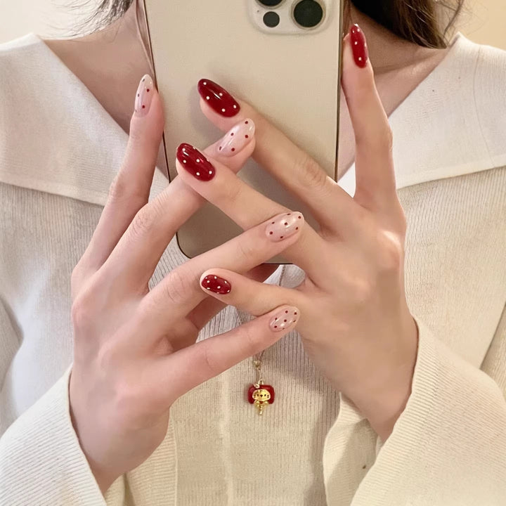 Künstlerisches Press-On-Nagelkunstset mit Punkten und glänzendem Finish