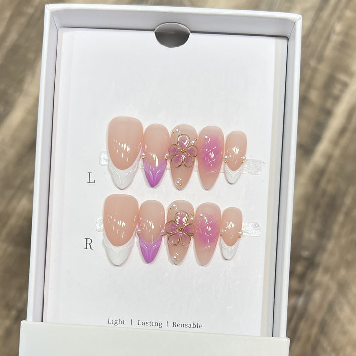 Künstlerisches Floral Press-On Nagelset Karnz