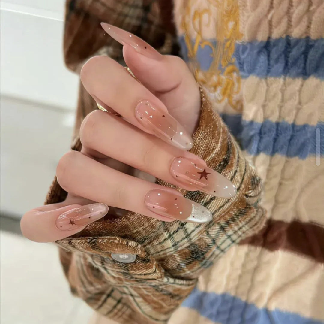 Glamouröse mit Sternen akzentuierte French Tip Press-On Nägel Karnz