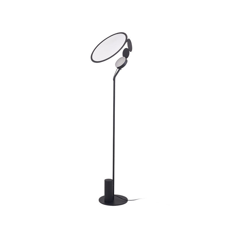Schlanke moderne minimalistische Stehlampe