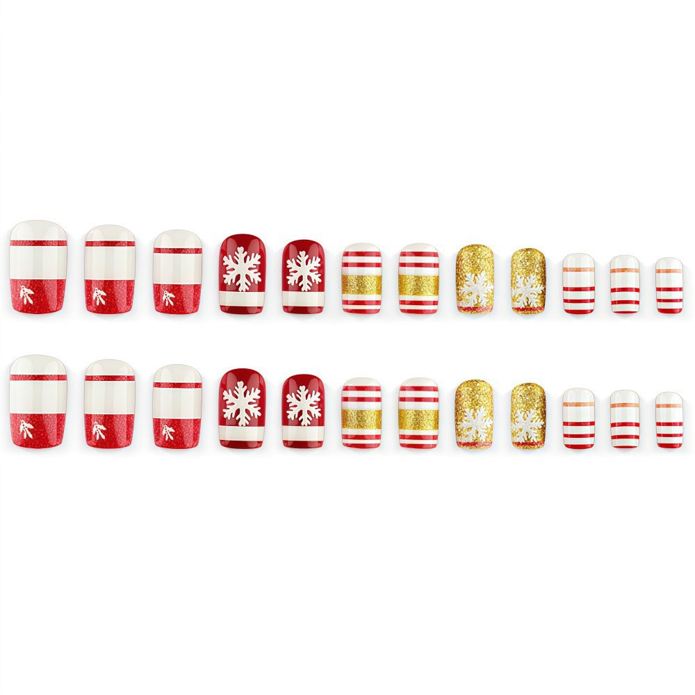 Kunstnägel im festlichen Weihnachtsdesign Karnz