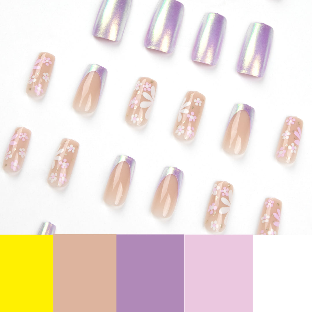 Künstliche Nagelkunst mit floralen Mustern und Glanz Karnz
