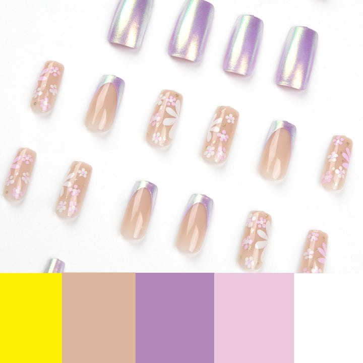 Künstliche Nagelkunst mit floralen Mustern und Glanz Karnz