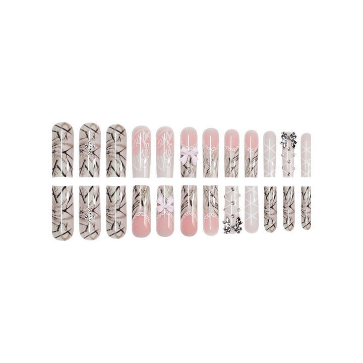 Elegante dekorative Press-On Nagelkunst Karnz