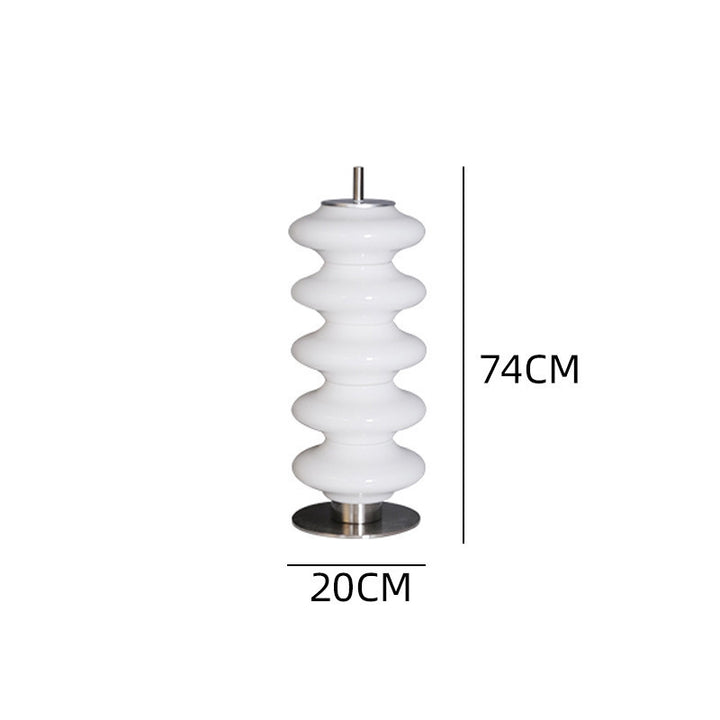 Skulpturale Stehlampe mit gekrümmtem Design