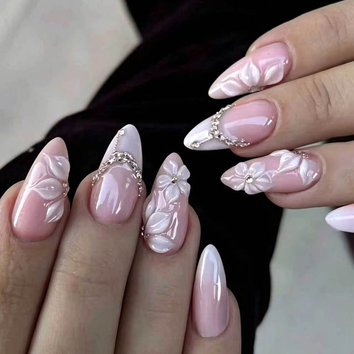 Dekorative Nagelkunst