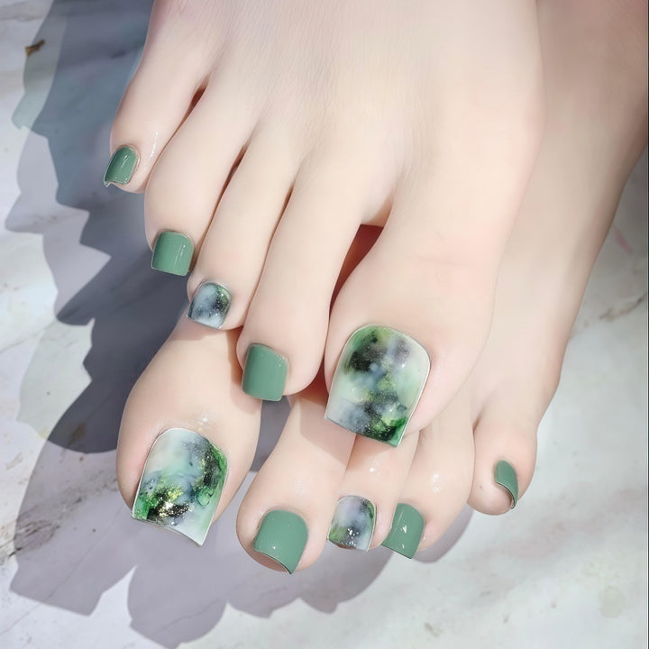 Kreatives Nagelset mit einzigartigen Mustern Karnz