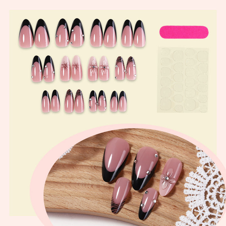 Deluxe Press-On Nagelset mit eleganten schwarzen Spitzen und Verzierungen Karnz