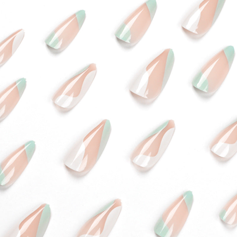 Künstliche Nagelverlängerungen mit stilvollem Design Karnz