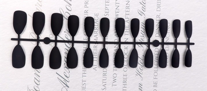 Stiletto Press-On Nail Set Karnz