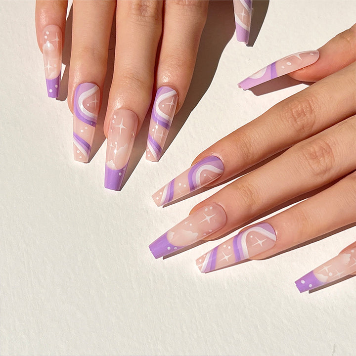 Kunstvolle Nagelverlängerungen mit trendigem Ombre-Design Karnz