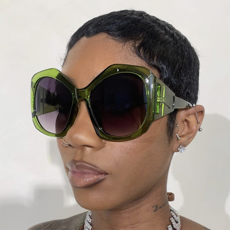 Damen oversized Sonnenbrille mit futuristischem Design Karnz