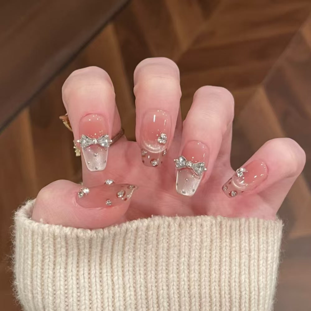 Kunstnägel mit Elegantem Ombre-Effekt und Glitzer Karnz