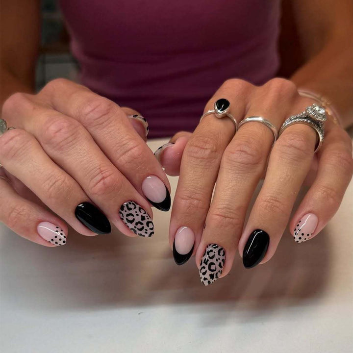 Dekorative mandelförmige Nagelkunst Karnz
