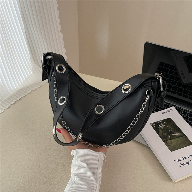 Moderne Hobo-Tasche mit Kettenhenkeln Karnz