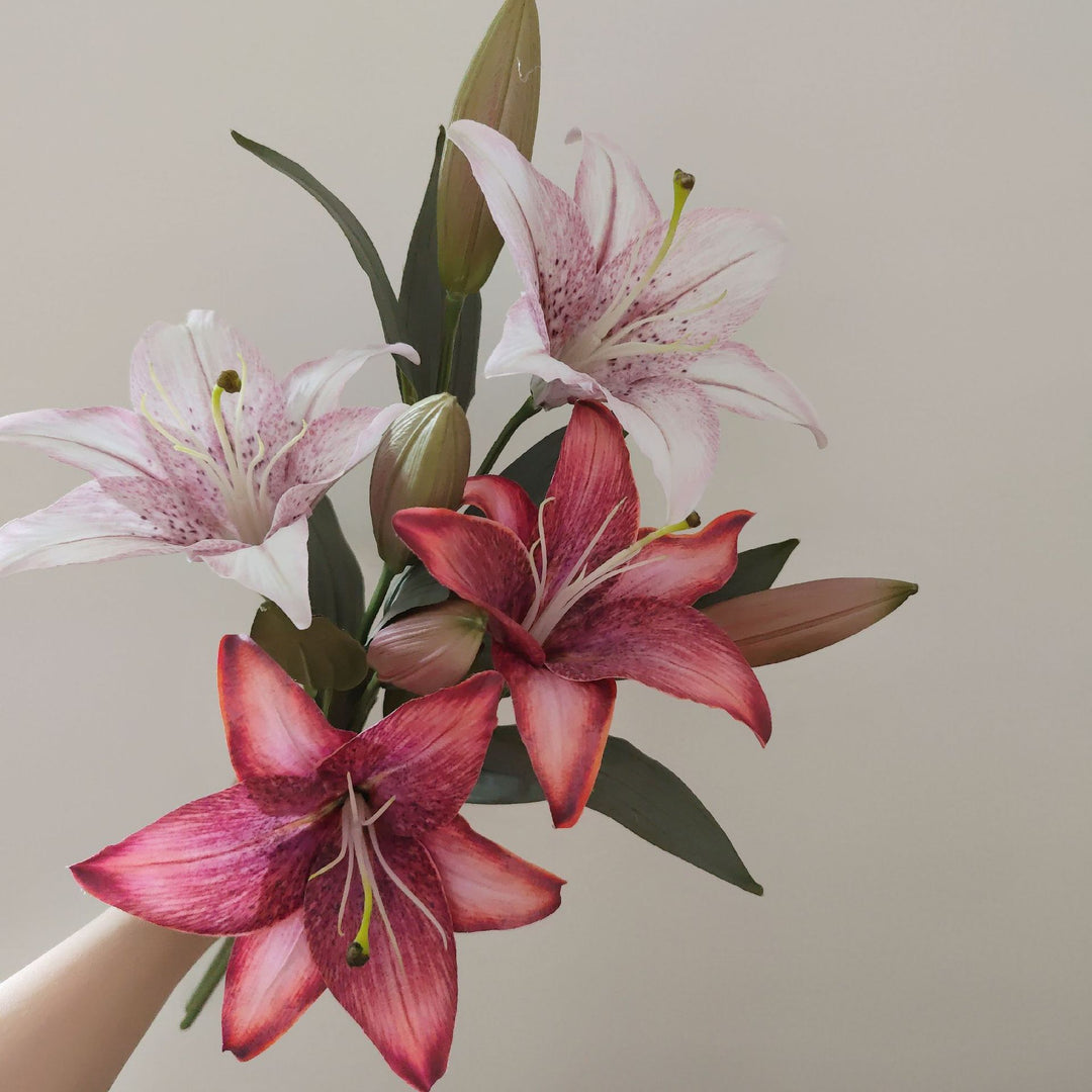 Lebensechte Lilienstiel