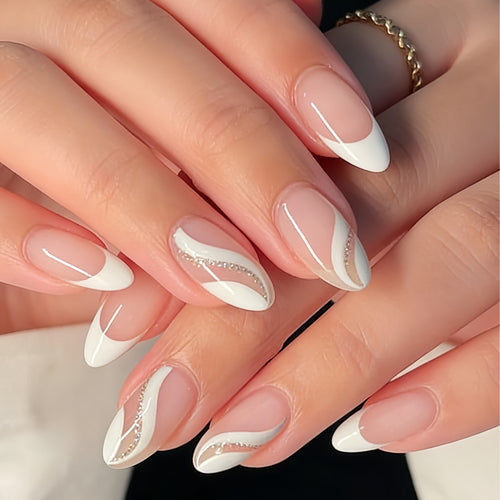Elegantes Stiletto-Nagelkunst-Set mit Glitzerakzenten Karnz
