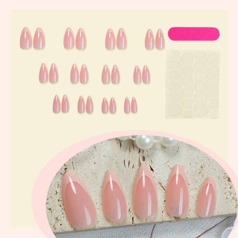 Kunstnagelset mit elegantem französischem Design Karnz
