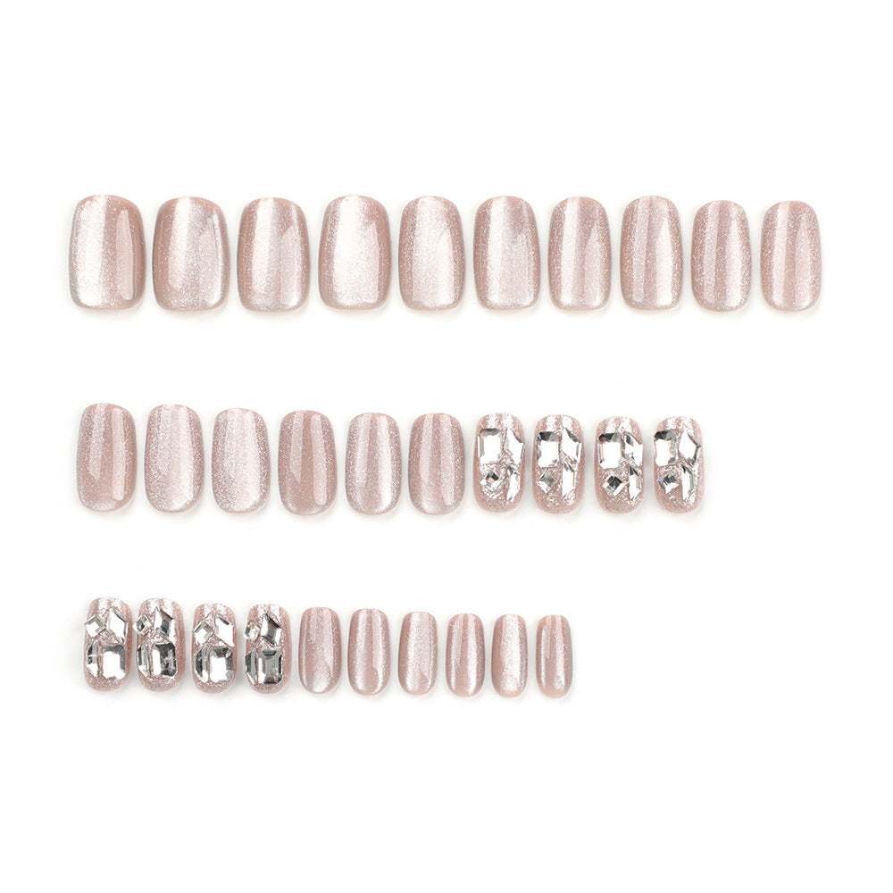 Kunstvolle Nagelverlängerungen mit Glamourösem Glitzer-Design Karnz