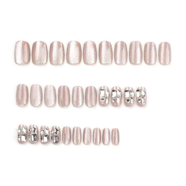 Kunstvolle Nagelverlängerungen mit Glamourösem Glitzer-Design Karnz