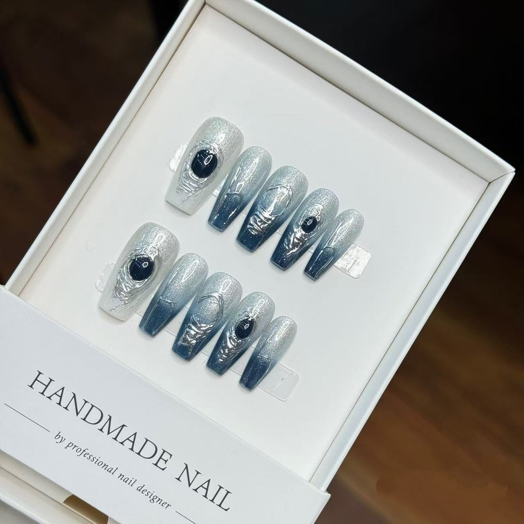 Künstlerisches Press-On-Nagelset mit elegantem Design