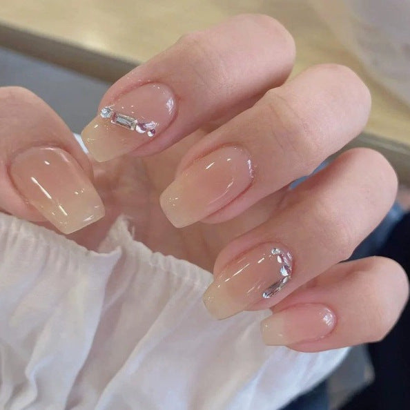 Elegante Press-On Nagelkunst Karnz