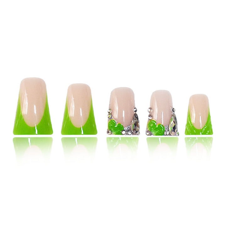 Künstlerische Nagelkunst Karnz