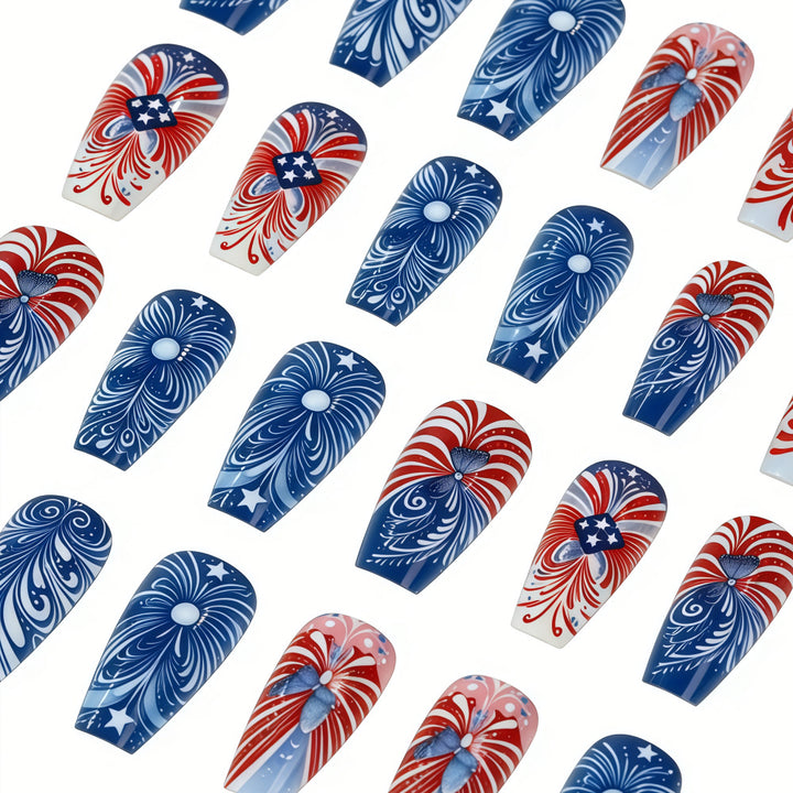 Kunstnägel im patriotischen Design Karnz