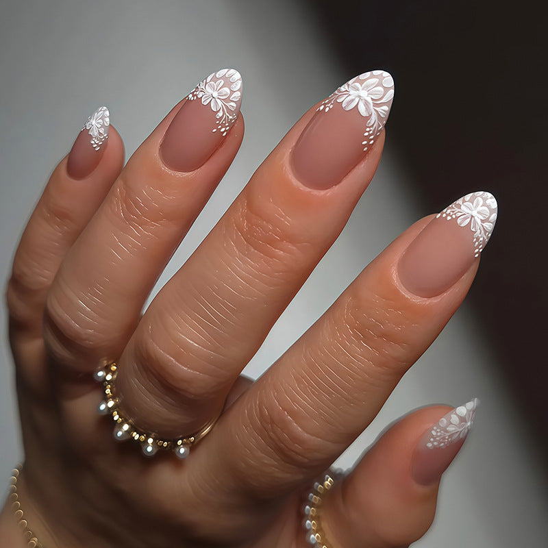 Elegantes dekoratives Press-On-Nagelset mit floralen Akzenten Karnz 1788495970