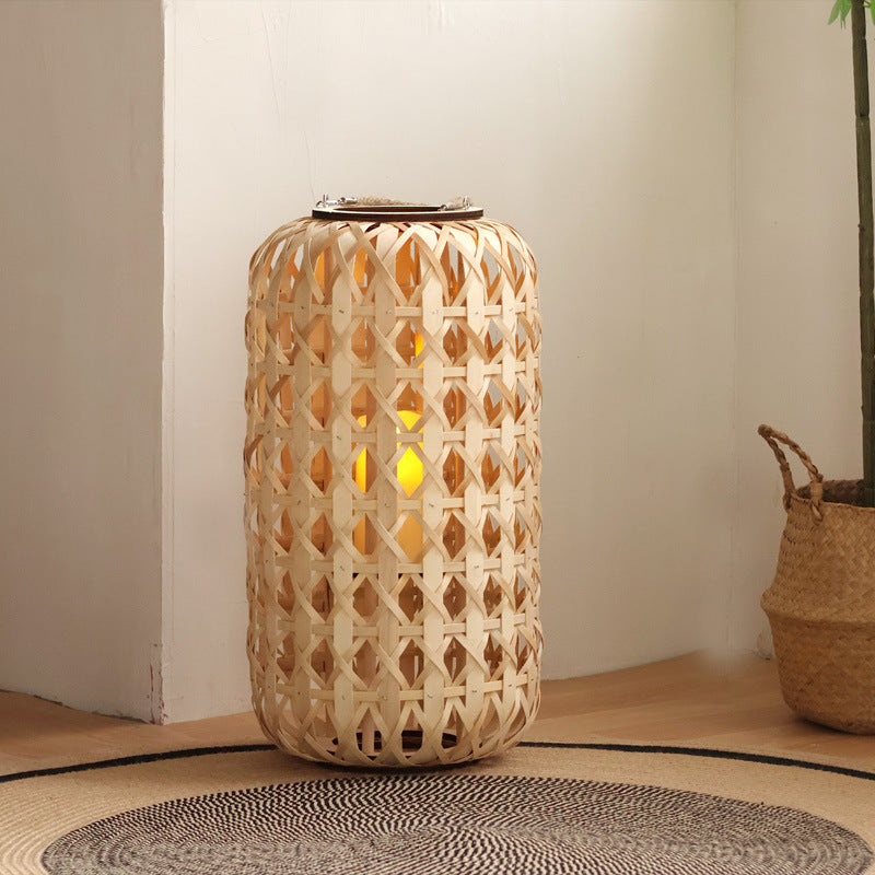 Elegante Laterne aus handgewebtem Naturmaterial Karnz