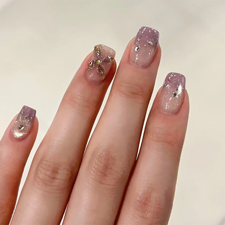 Glamouröse und kreative Acryl-Nägel Karnz