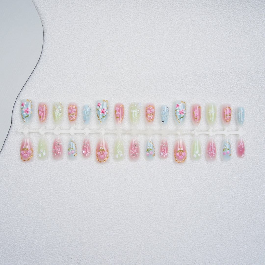 Kunstvolle Nagelsets Karnz