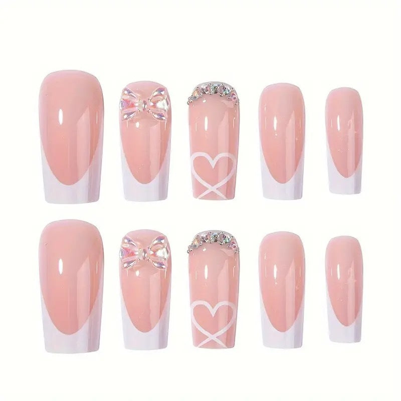 Kunstnagelset mit eleganten Schmetterlingsakzenten und Strass Karnz